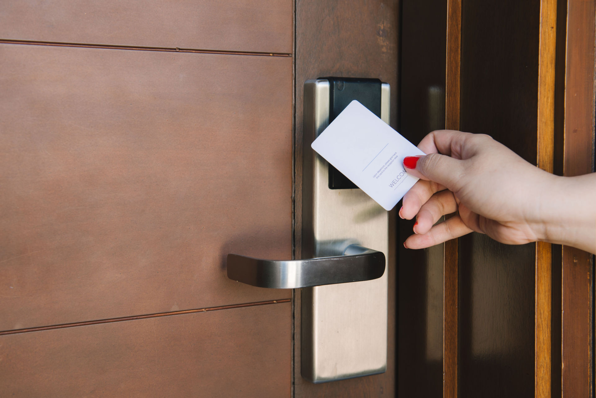 RFID vs. Key Cards for Hotel Doors How to Choose