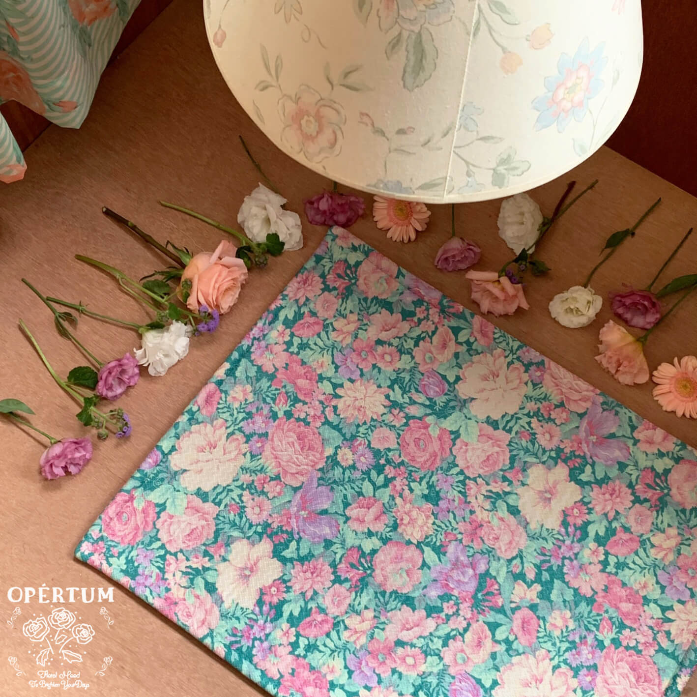 green floral carpet opértum