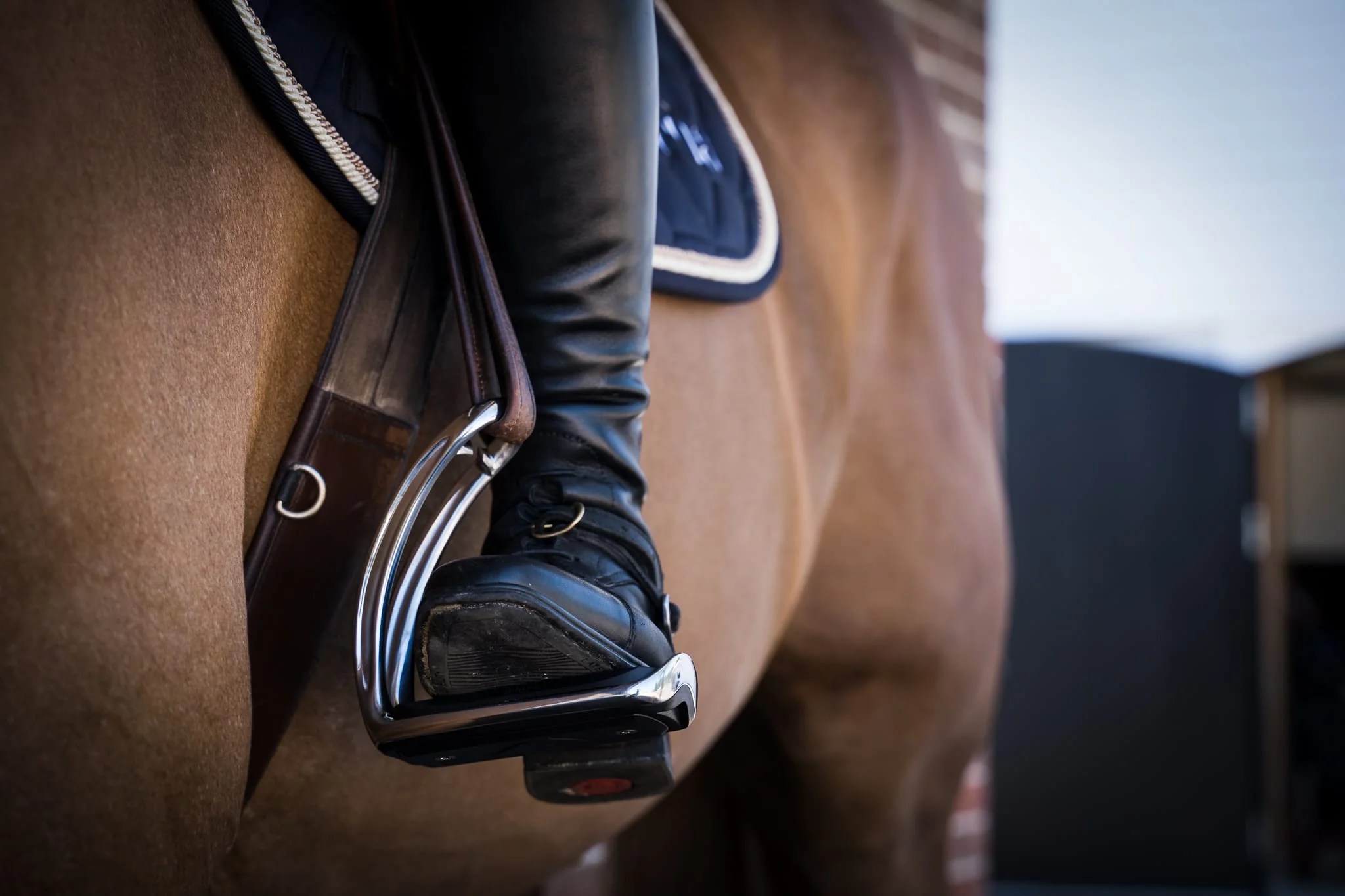 Where should your foot be in the safety stirrups? Ophena