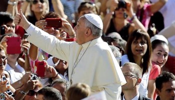 Nuevo embate contra el papa Francisco: le piden que suspenda el sínodo de obispos “porque no son creíbles”