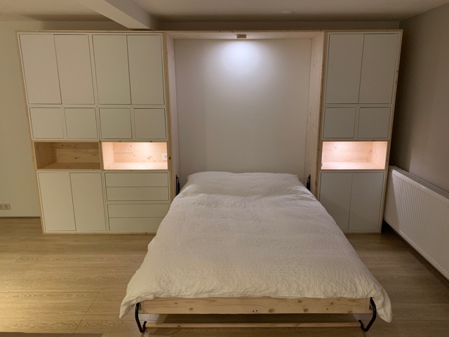 Bedkast Van Massief Hout – Opklapbedkopen.nl