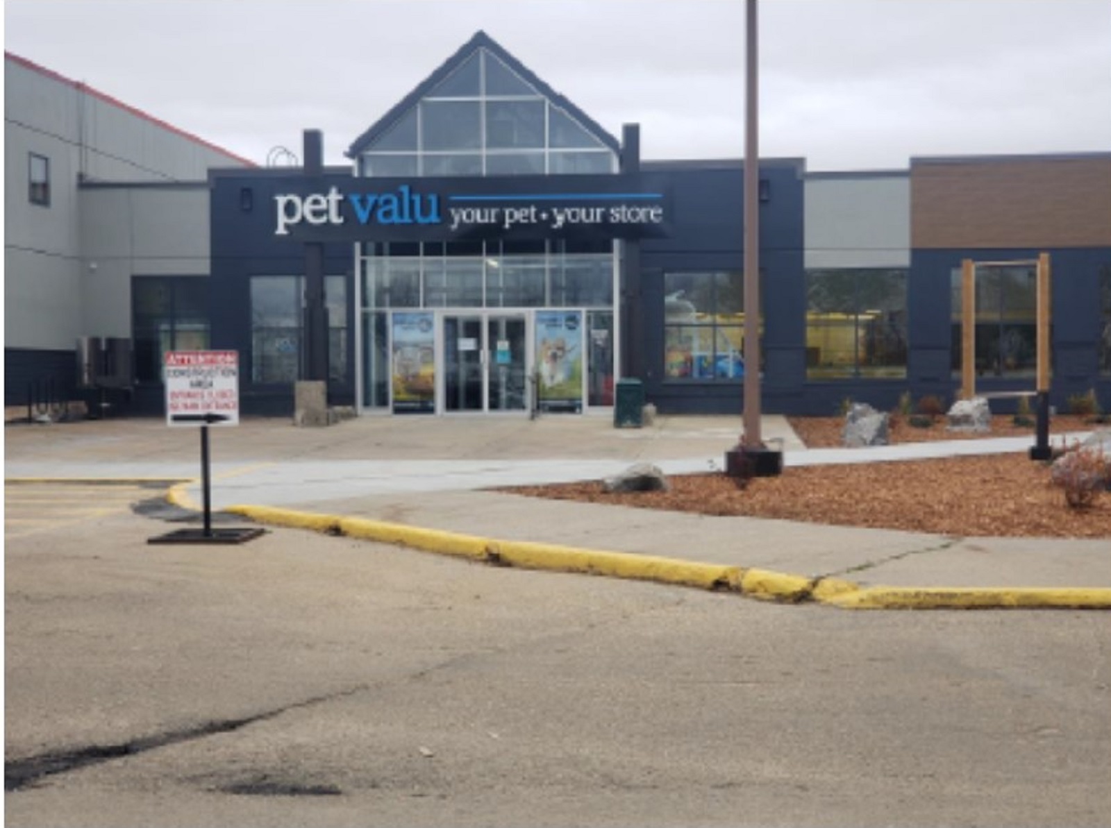 Pet Valu Slave Lake Centre Oppidan