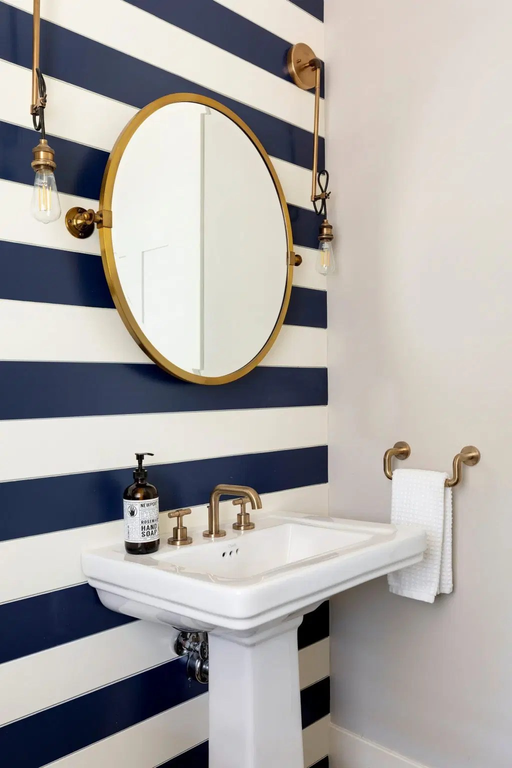 24 Popular Blue Striped Wall Designs with A Classy Vibe
