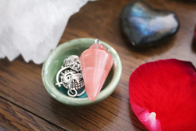 4 Best Pendulum Boards for Beginners 2021 Opulent Charms