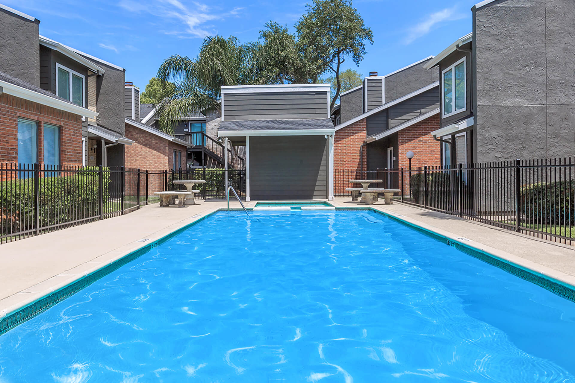 Oak Park Village Condominiums Apartments in Alvin, TX