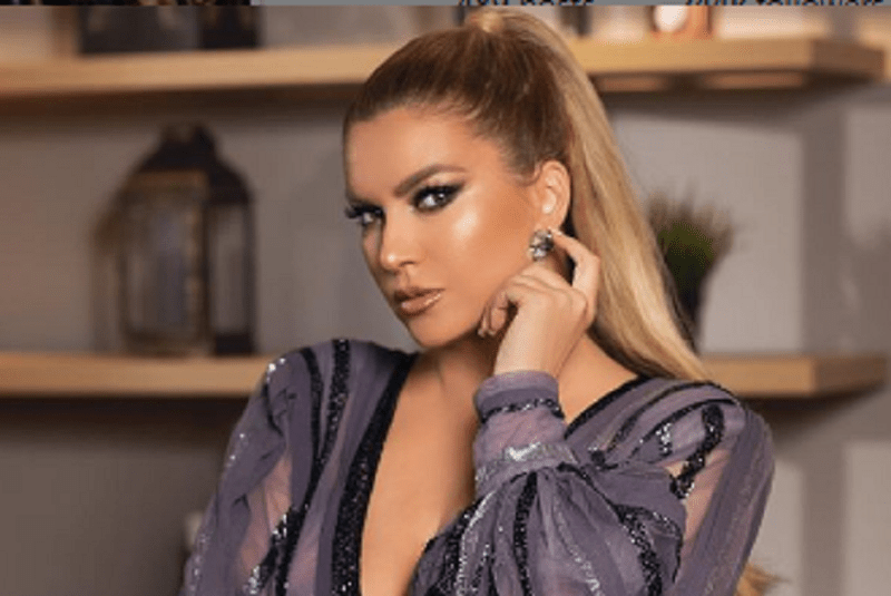 Leonora Jakupi shfaqet nga ky vend luksoz, por kush po e shoqëron