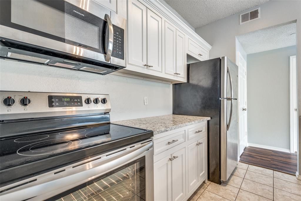 Oram Square Apartments Apartments in Dallas, Texas