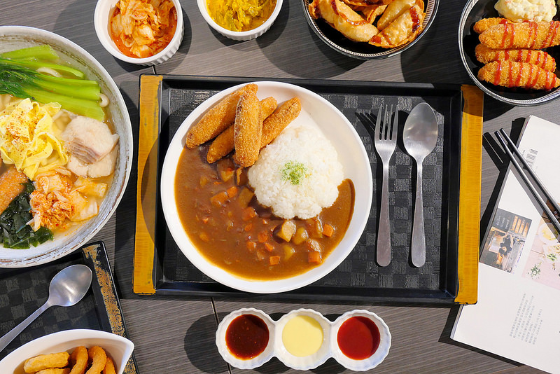 【台中咖哩】自慢食堂 大慶街│南區：網路好評推薦大慶街咖哩好味道 價格不貴口味濃郁帶辣！手指豬排特別又好吃！還有豐盛泡菜豬排湯烏龍麵一碗就飽足！(也是寵物友善店)