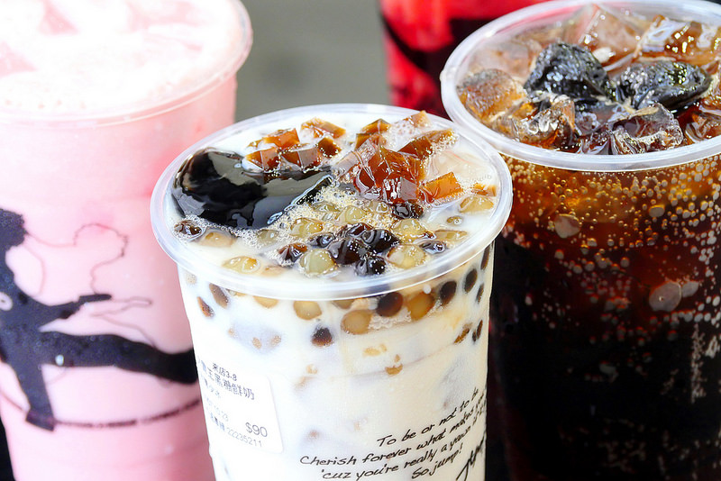 【台中飲料】JUMP搖滾炫飲│中區：什麼都加的大胃王黑糖鮮奶來一杯 100%純鮮奶加四種料一次大滿足！紫蘇梅加可樂消暑新鮮味也是超人氣！還有獨家烤花生厚片吐司只要35元一吃就愛上！