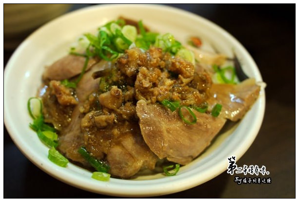 【台中散策食記】第二市場尋味：嵐肉燥2訪+王記菜頭粿+坂神本鋪長崎蛋糕+鄒記餡餅