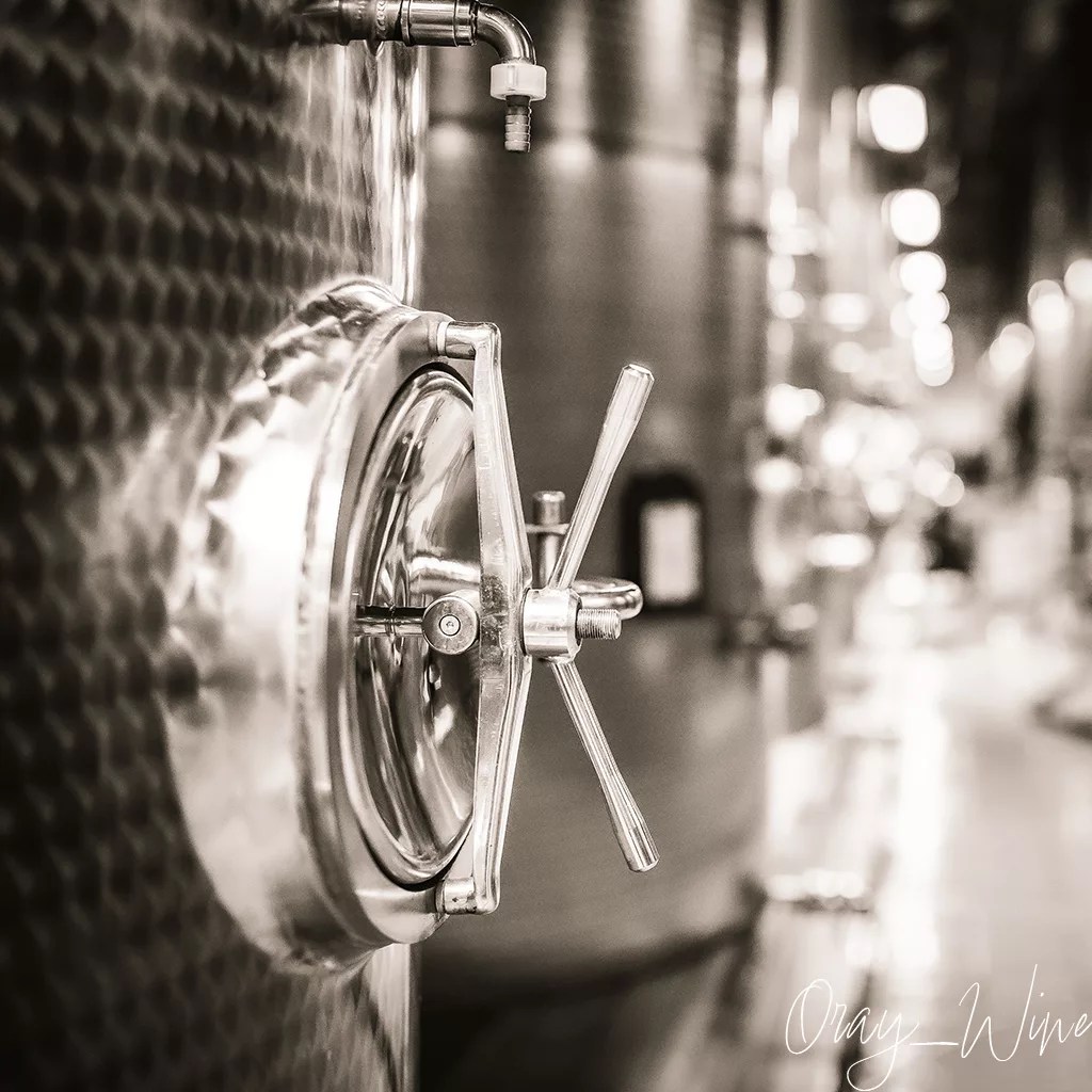 Advantages and disadvantages of the ‘Tank Method’ (=’Cuve Close’) in sparkling wine production