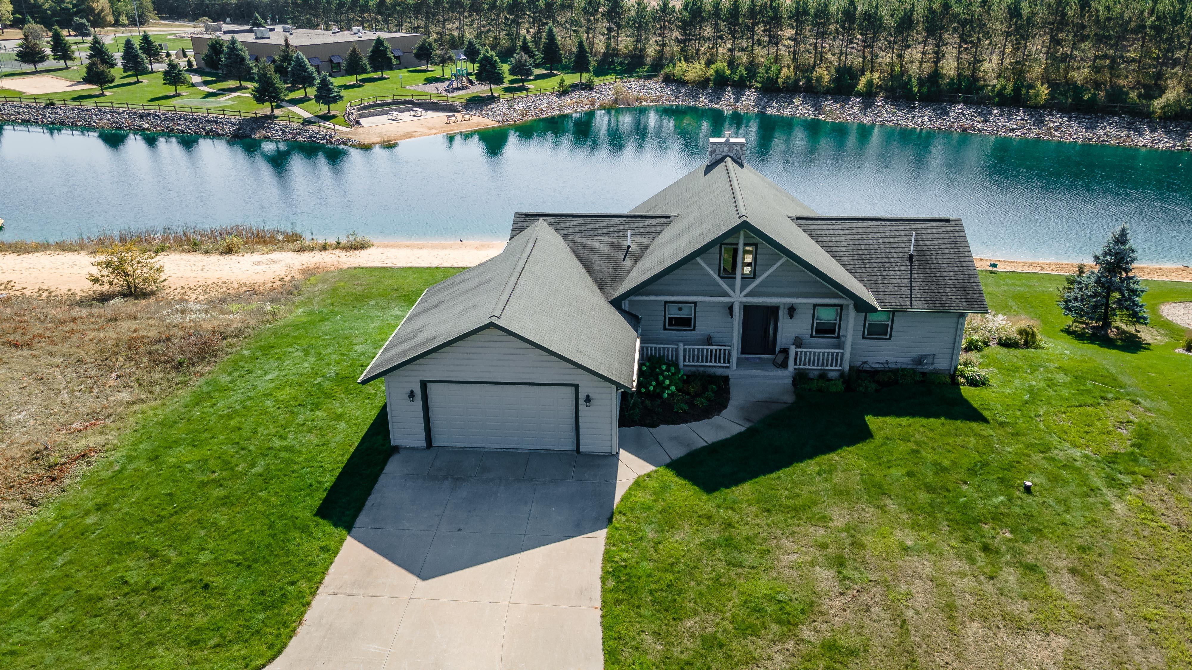 Vacation Rental Celtic Lodge on the western shores of Castle Rock