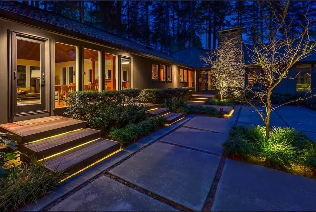 Despite Cost, LED Lights Are Better Than CFLs Oregon Outdoor Lighting