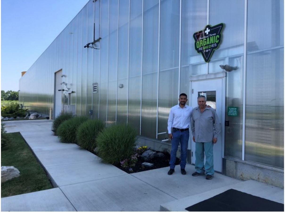 GROWER USES AQUIFER BELOW GREENHOUSE FOR WATERCOOLED LEDs Organic