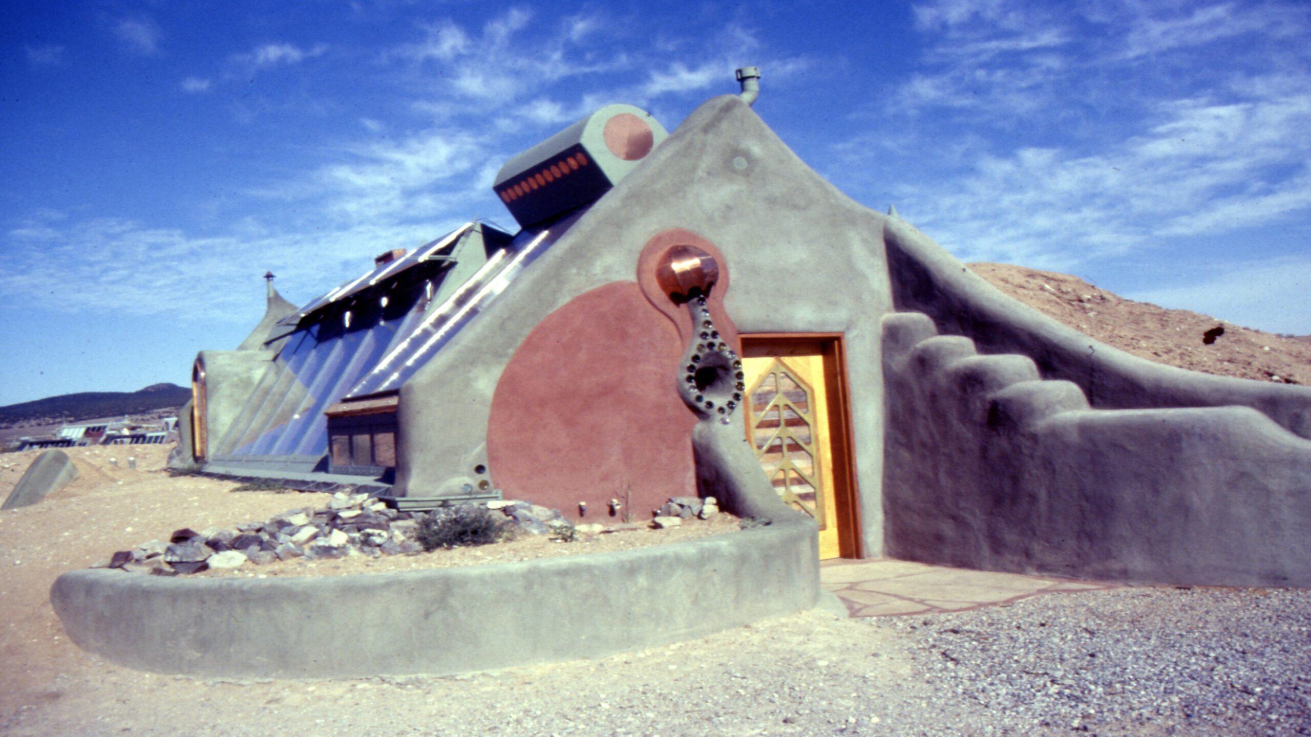 Garbage Warrior a film about eco architecture by Oliver Hodge