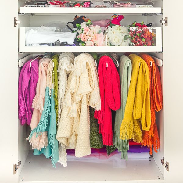 20 Brilliant Blanket Storage Ideas To Keep Them Handy And Tidy