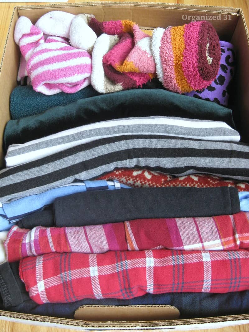 How to Pack Clothes for Moving to College Organized 31