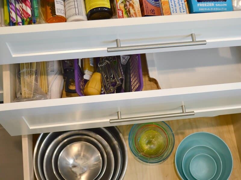 Kitchen Storage Drawers and Why You Want Them Organized 31