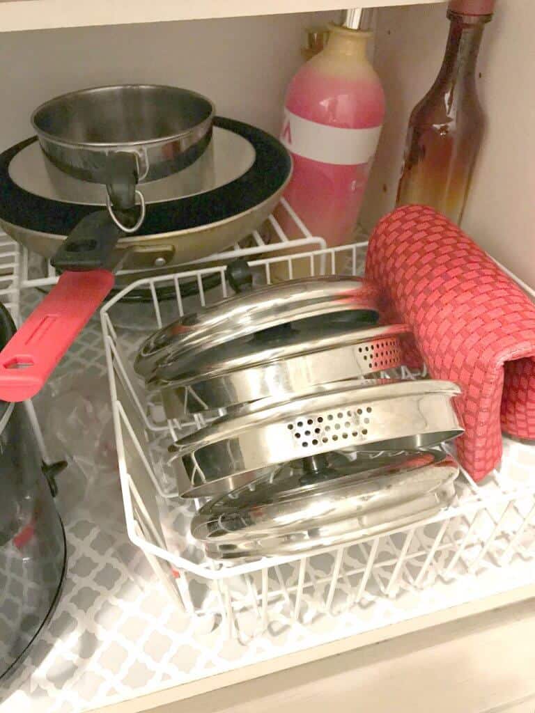 How to Organize Pots and Pans Organized 31