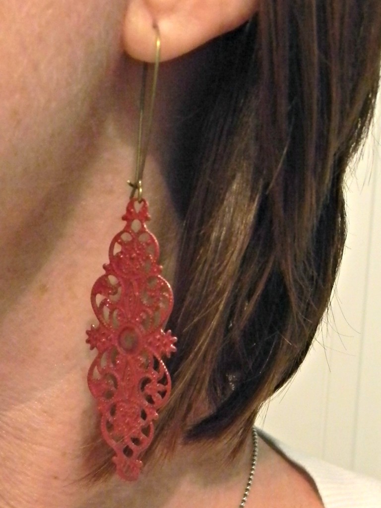 Quick Tip 16 Spray Paint Your Jewelry Organize and Decorate Everything