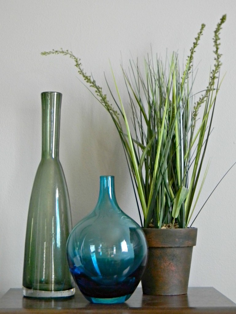 Colored Glass Pieces Organize and Decorate Everything
