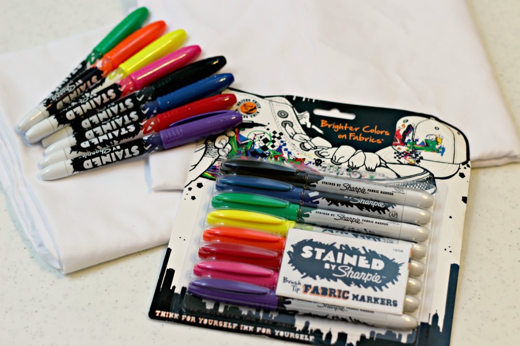 Decorate a Pillow Using Fabric Markers Organize and Decorate Everything