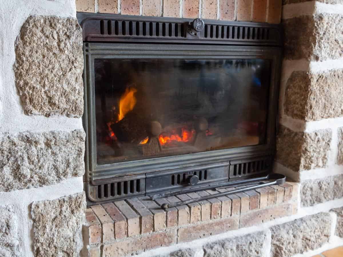 Fireplace Insert Vs Wood Stove What’s The Difference? Organizing.TV
