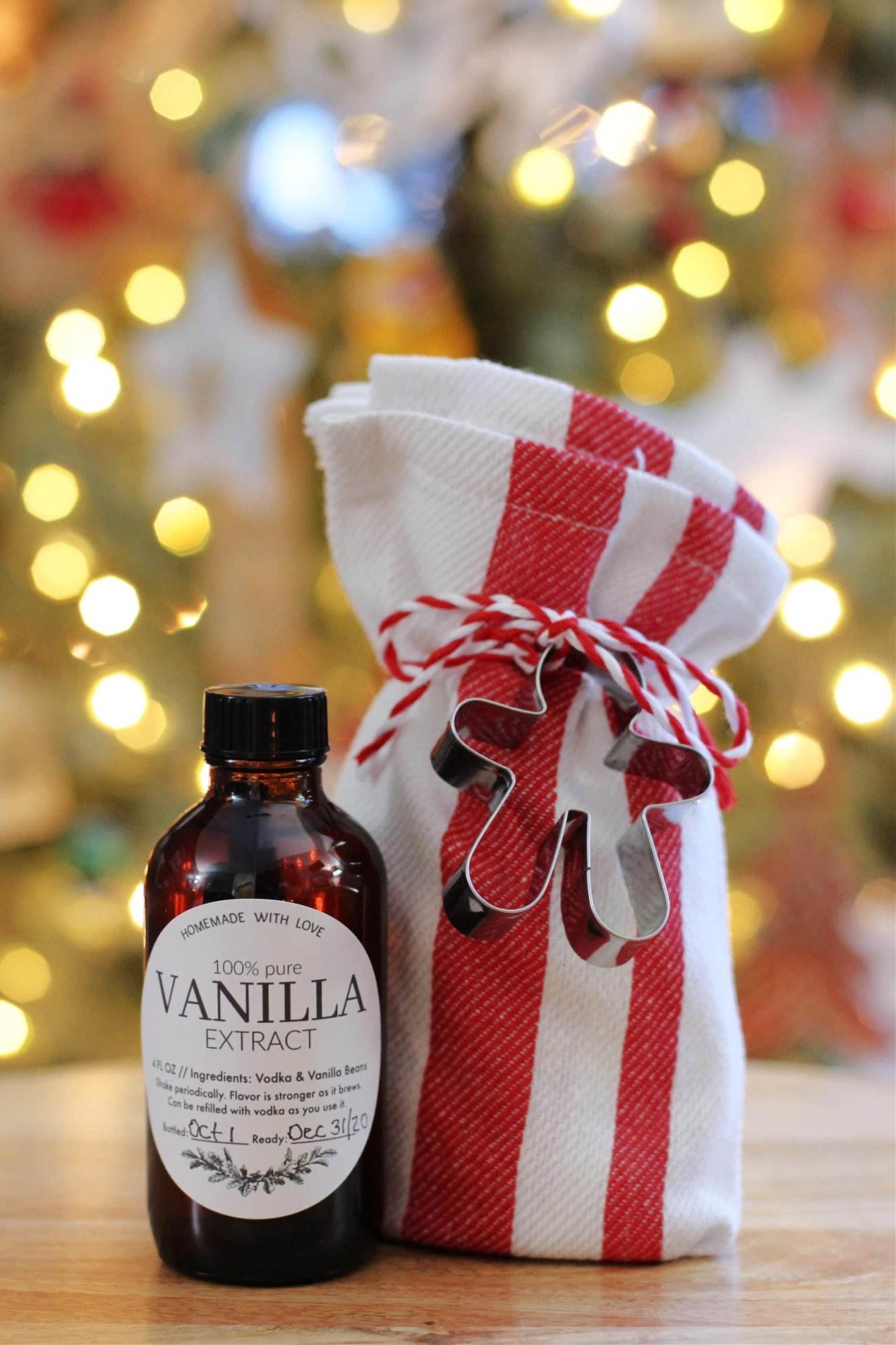 DIY Christmas Gift Homemade Vanilla Extract with Pretty Labels
