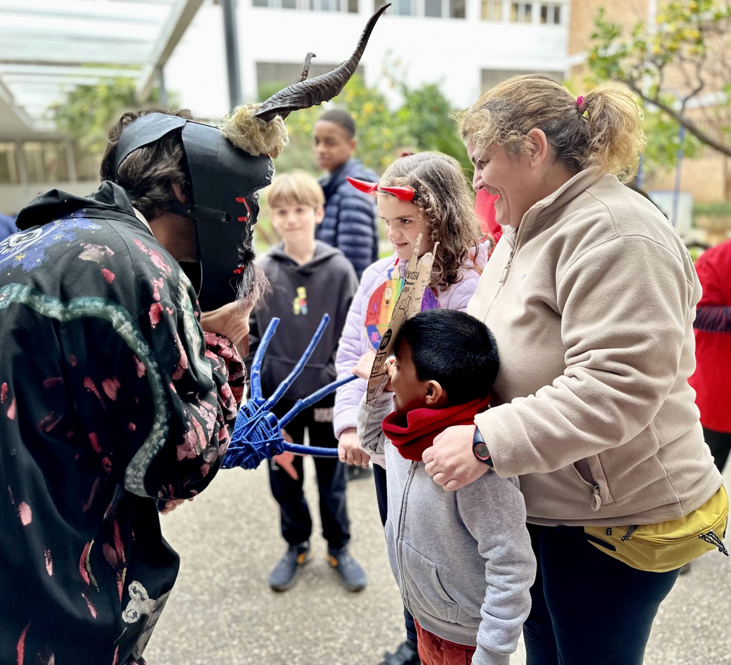 Mater viu Sant Antoni i Sant Sebastià » Organització Mater