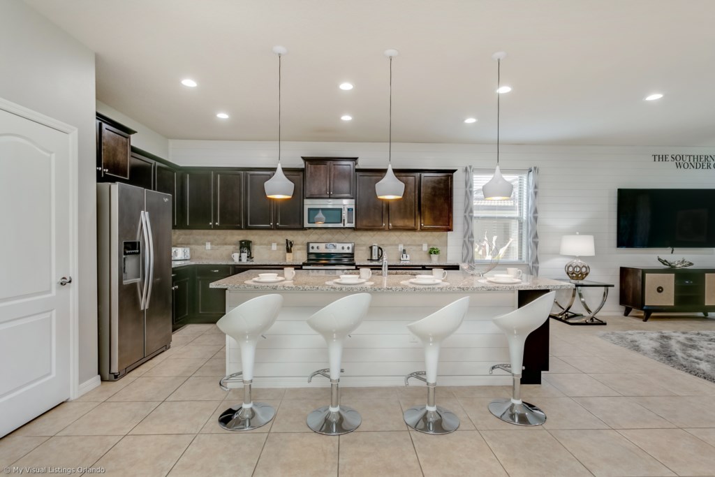 Amazing 8 Bedroom 6 Bathroom Luxury Villa on the Desirable Windsor at