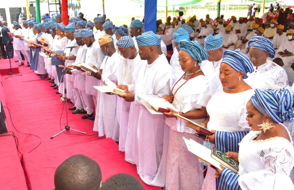 57 Newly Elected Council Chairmen In Lagos Take Oath Of Office