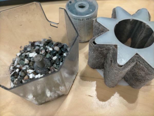水作エイトカートリッジを経済的効率的に使う 金魚の壺