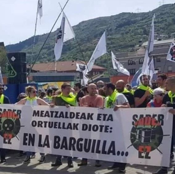 Manifestación masiva contra la instalación de una planta de reciclaje