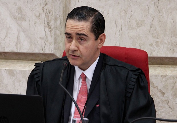 Resultado de imagem para Presidente do TRF-4 determina que Lula deve continuar preso