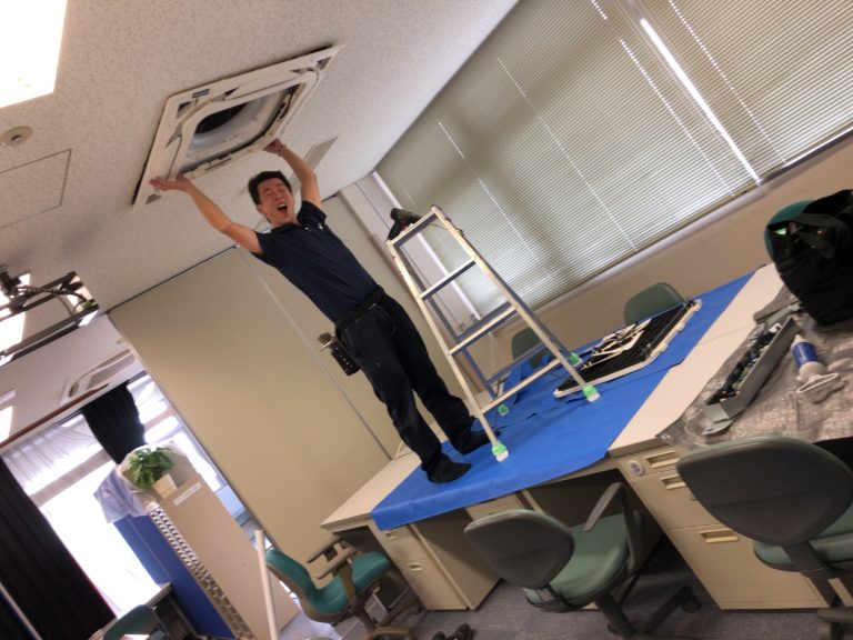 天井埋込式エアコン4方向・方向とカーペット・床のクリーニング☆ おそうじ本舗 南風原店／糸満店