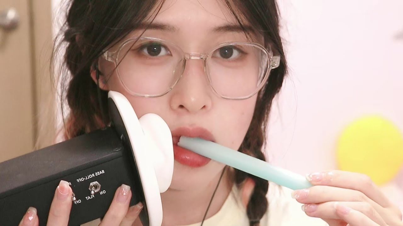 【ASMR coconut椰~】eat wax and Bubblegum深入的腊瓶糖泡泡糖咀嚼音 | QQASMR