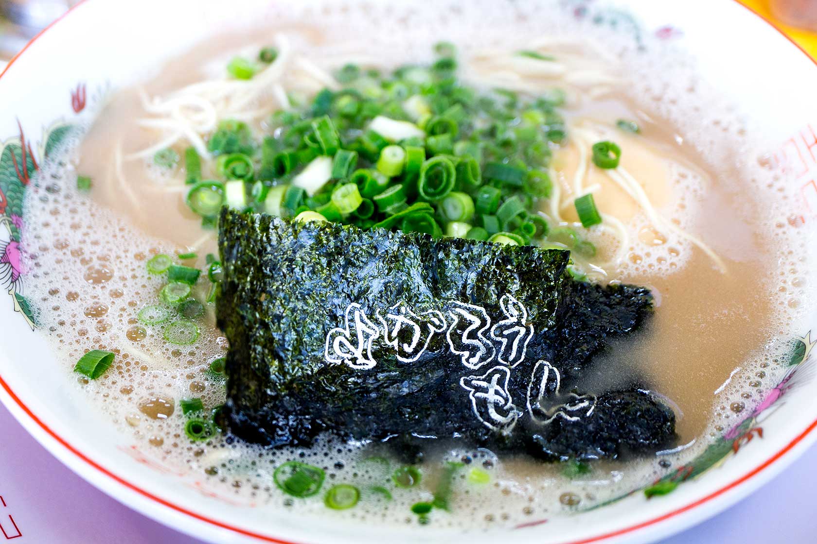 とんこつラーメン よかろうもん」でワイルドなとんこつ臭の虜になってしまった！！ - オサーンドットコム！