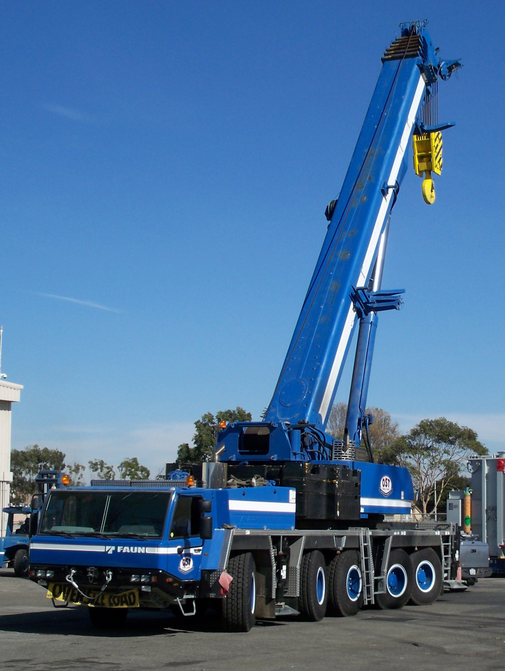Ventura Hydraulic & Conventional Cranes, Forklifts OST Trucks & Cranes