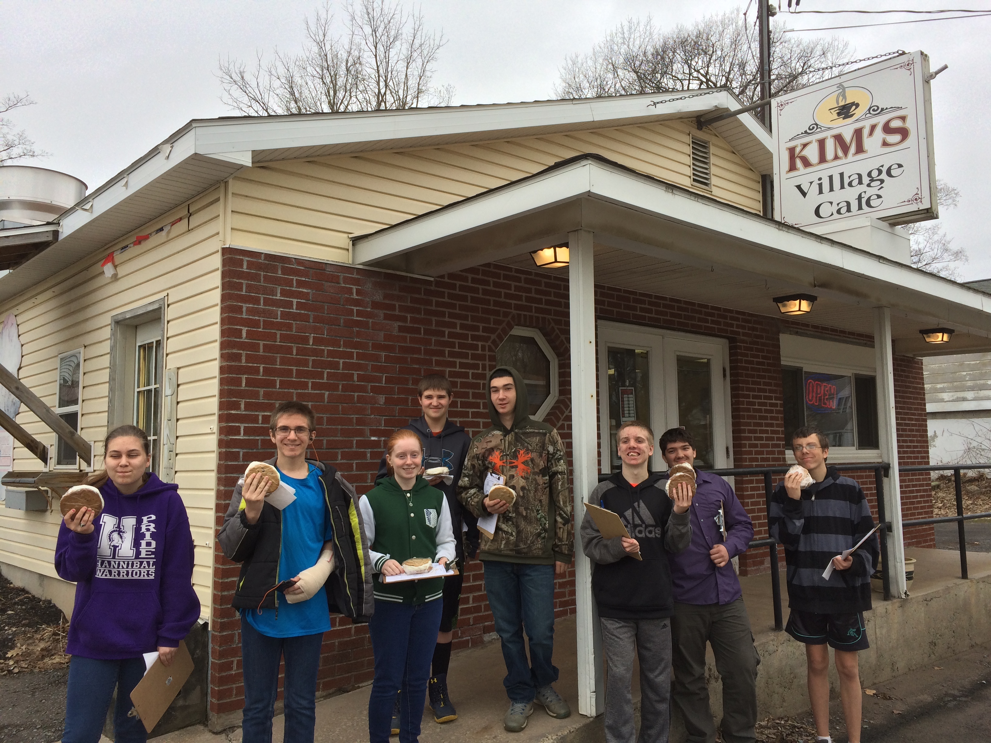 Hannibal High School’s Entrepreneurship Class Visits Local Businesses
