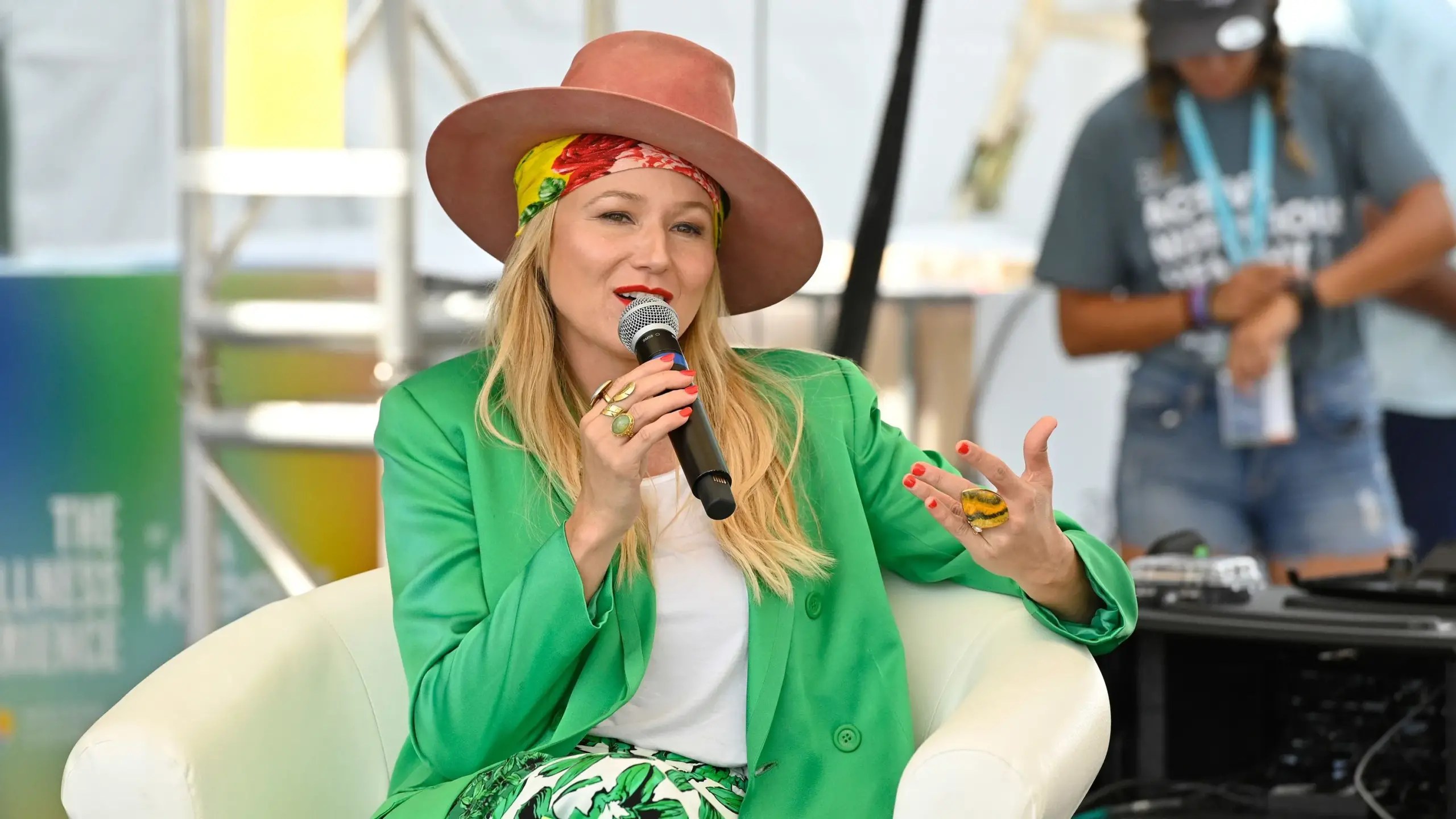 Jewel Dating History From Big Names Like Sean Penn to Van Damme