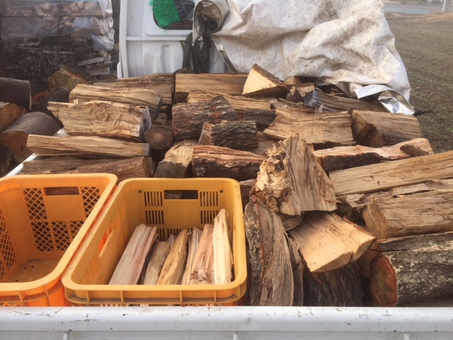 針葉樹の薪 コンテナ2つ分 35センチ