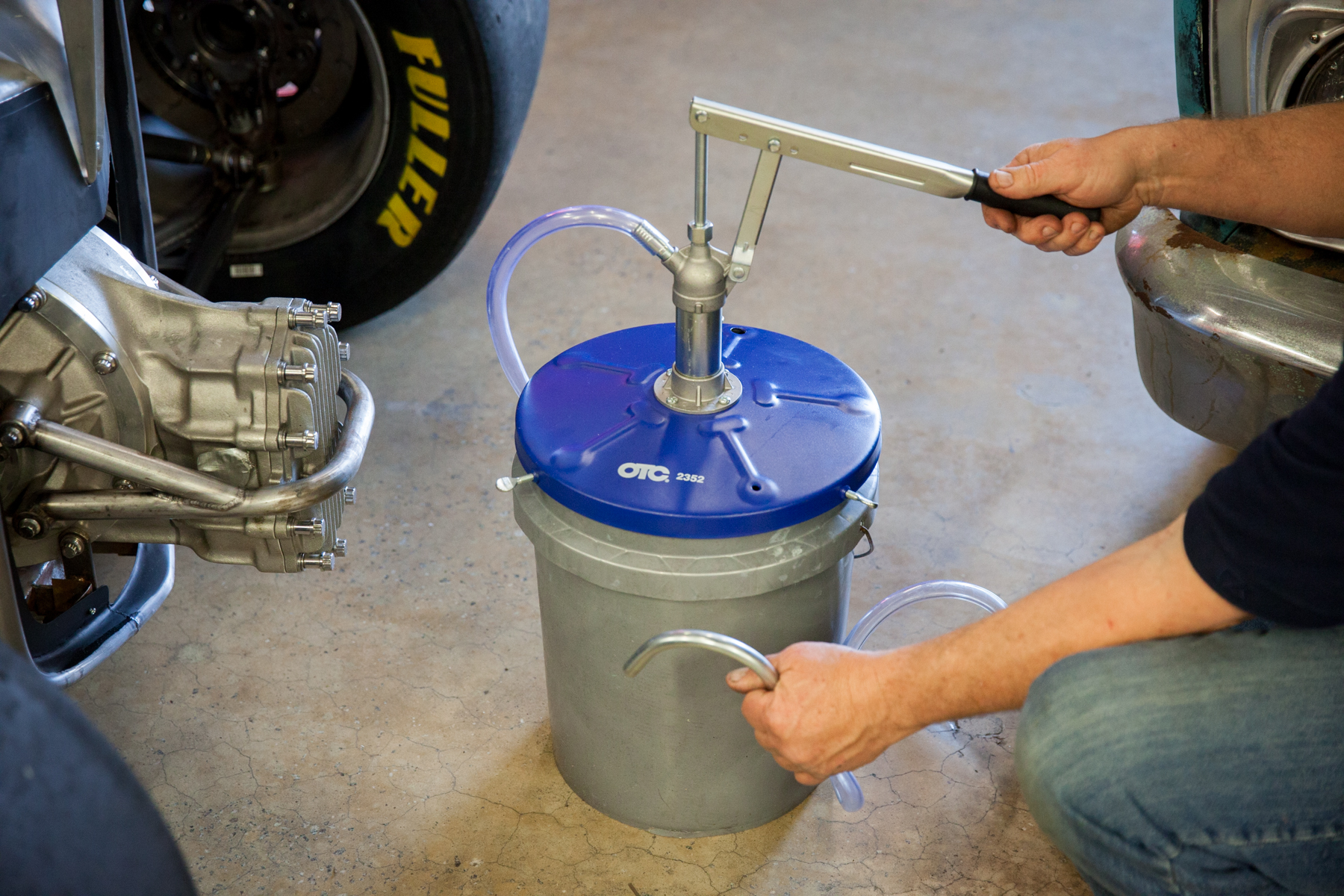 Lever Action Bucket Pump OTC Tools