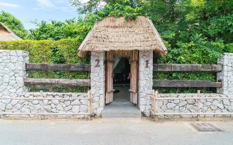 How to put natural stone on the wall