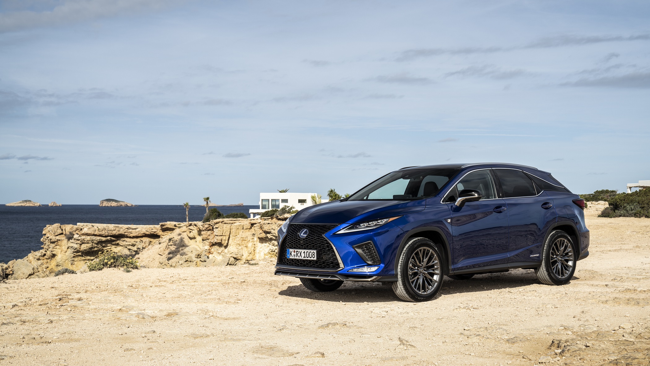 Lexus’un SUV modeli RX yenilendi