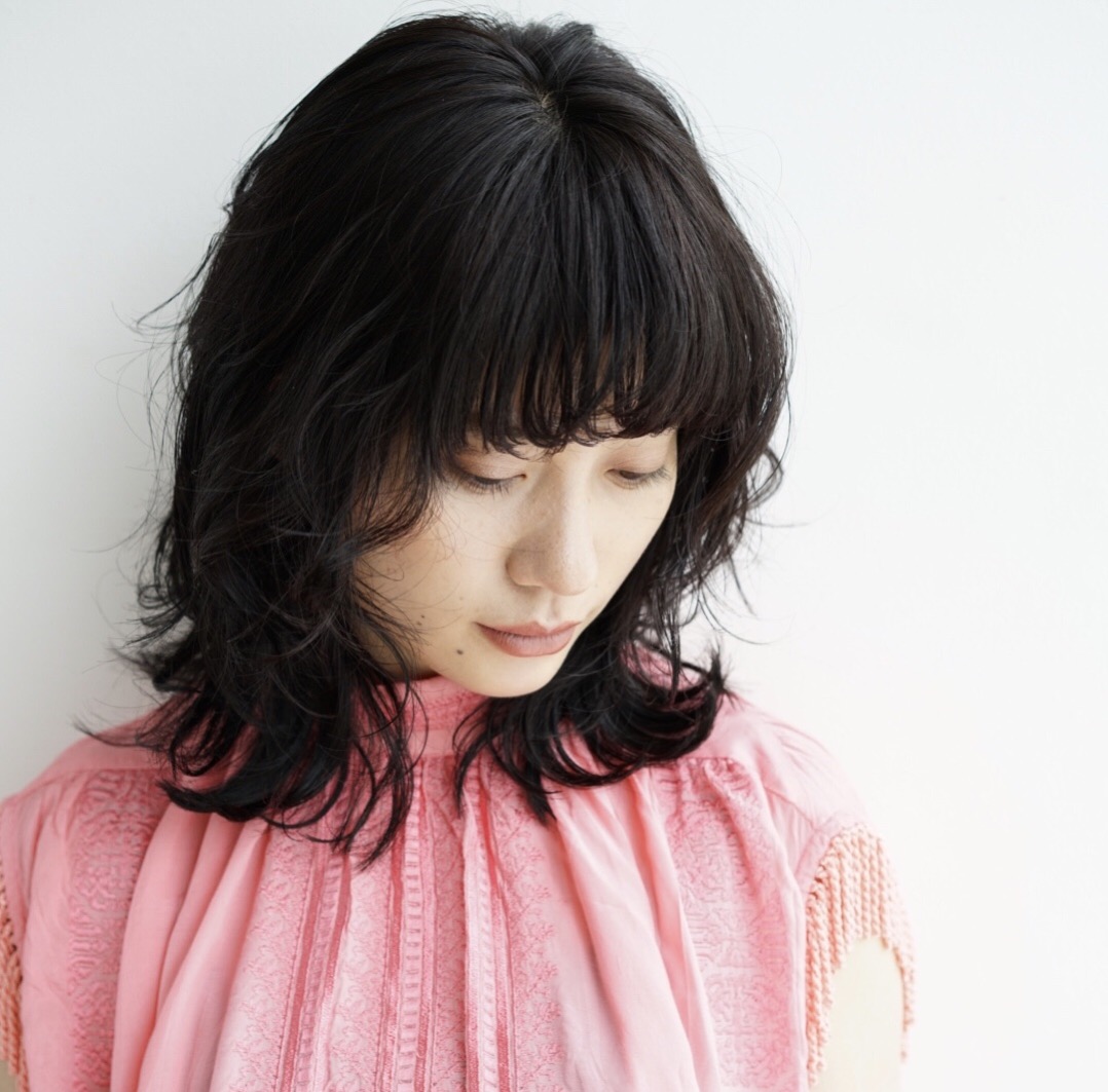 ぺたんこ髪でもふんわりに！この春、40代に人気の「若見えヘアスタイル」15選｜OTONA SALONE[オトナサローネ] 自分らしく、自由