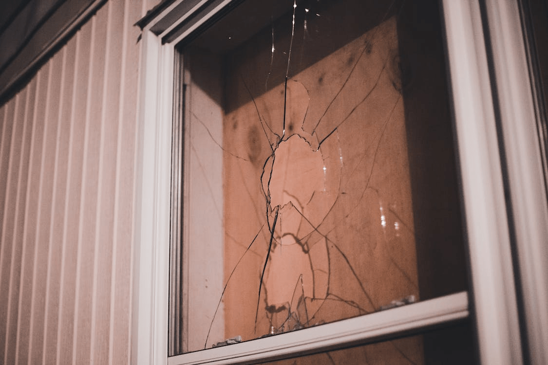 5 Warning Signs That You May Need Window Glass Repair Ottawa