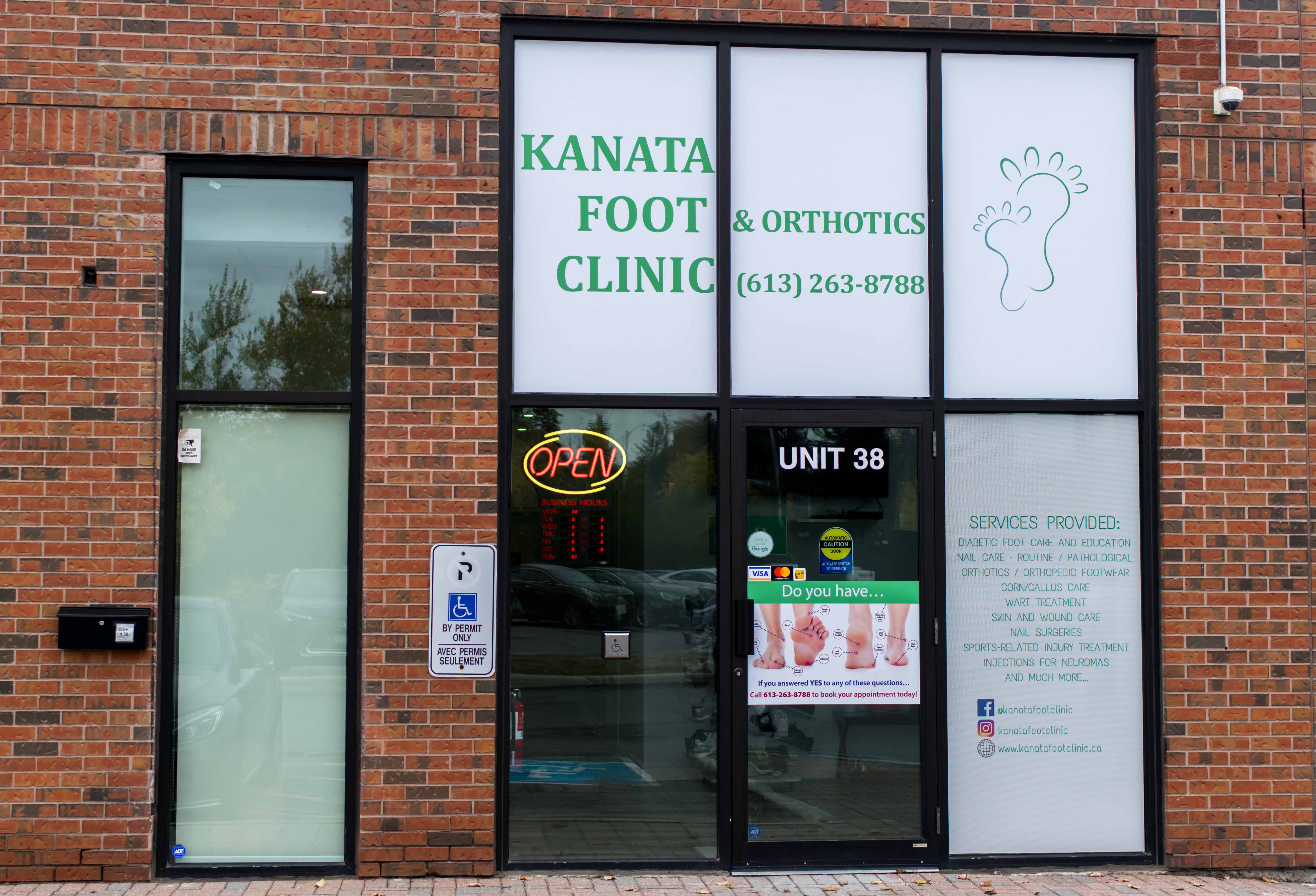 他是渥太华唯一华人足病诊疗师！再也不用担心你的脚部问题了！ OTTAWAZINE NEWS