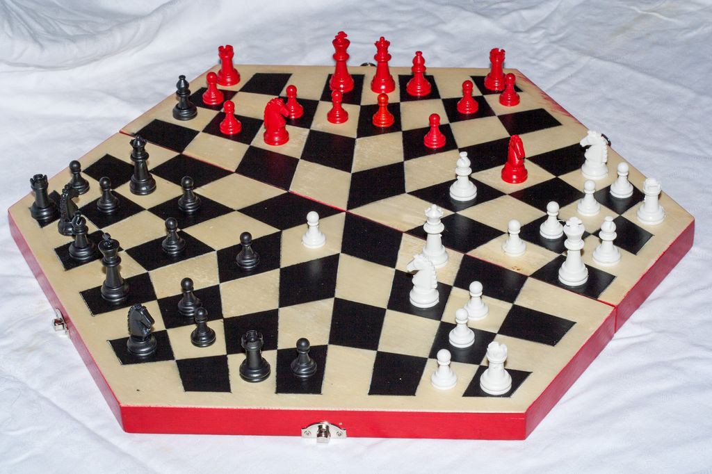 ThreeChess, come giocare a scacchi in tre OttoLore