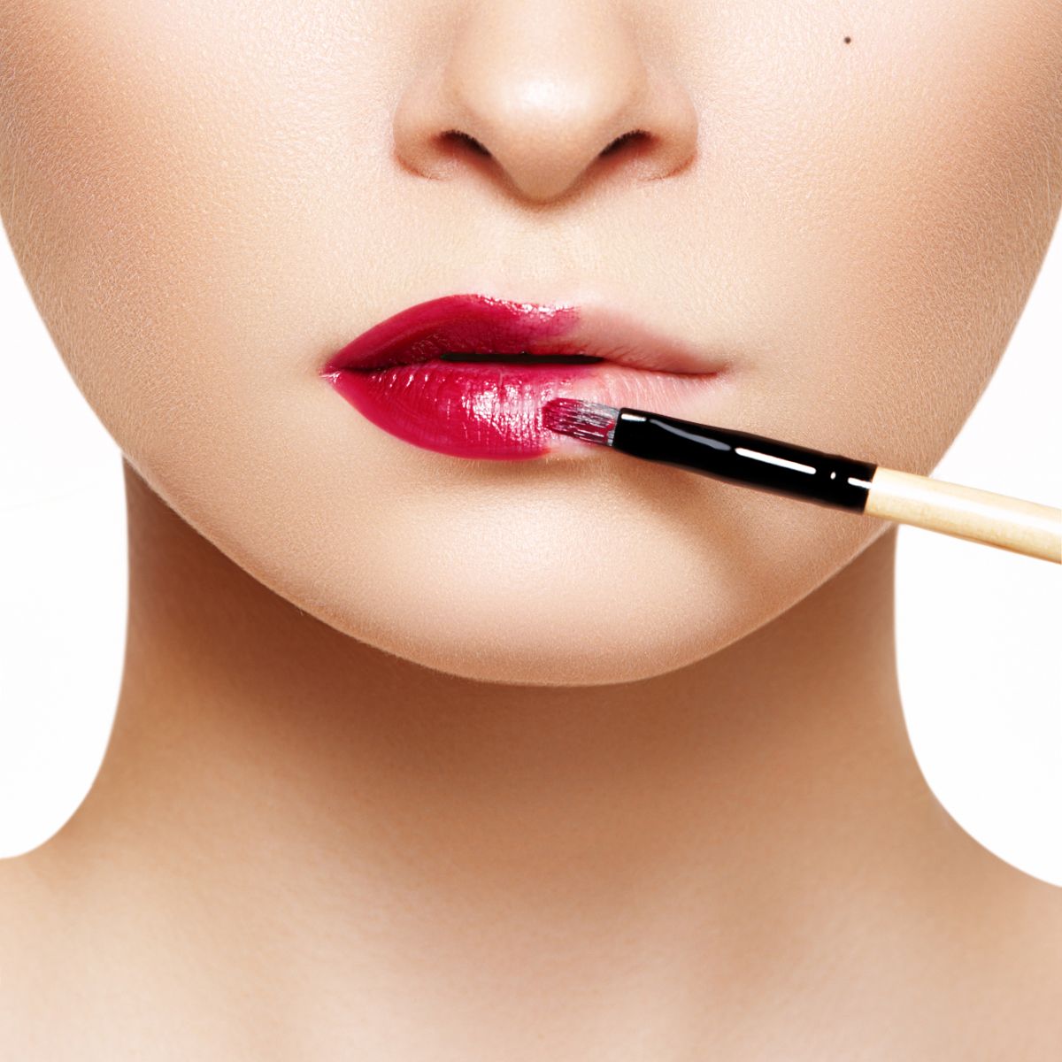 How to choose lip liner? The trendy colours and makeup techniques