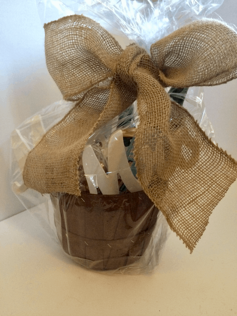 How to Make an Awesome Wedding Gift Basket for Newlyweds